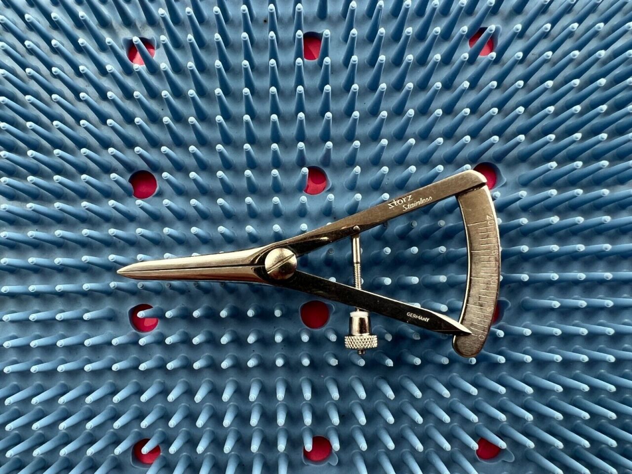 Castroviejo Caliper