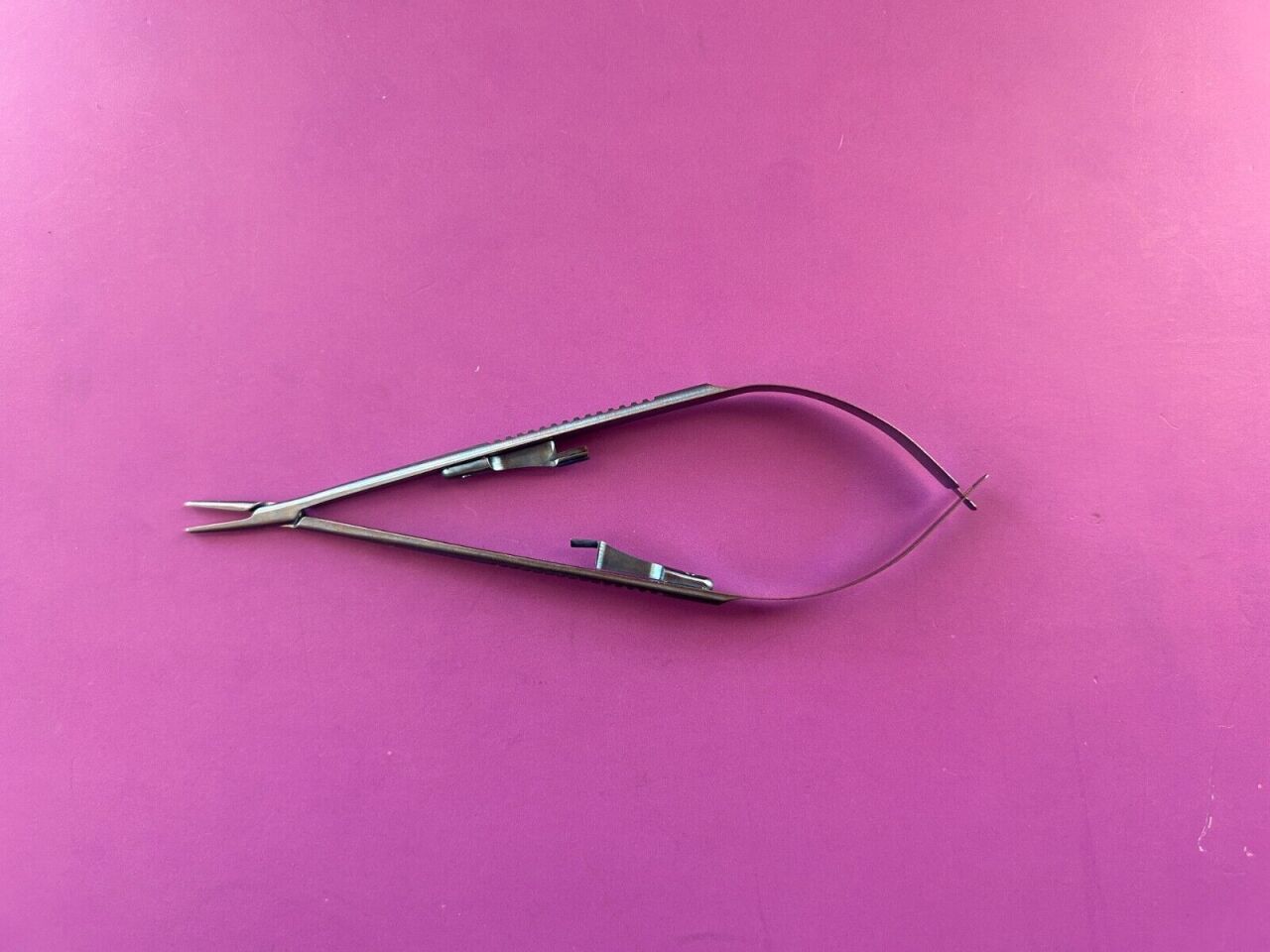 Needle Holder Titanium  TC dusted jaws Str, 5 3/8''